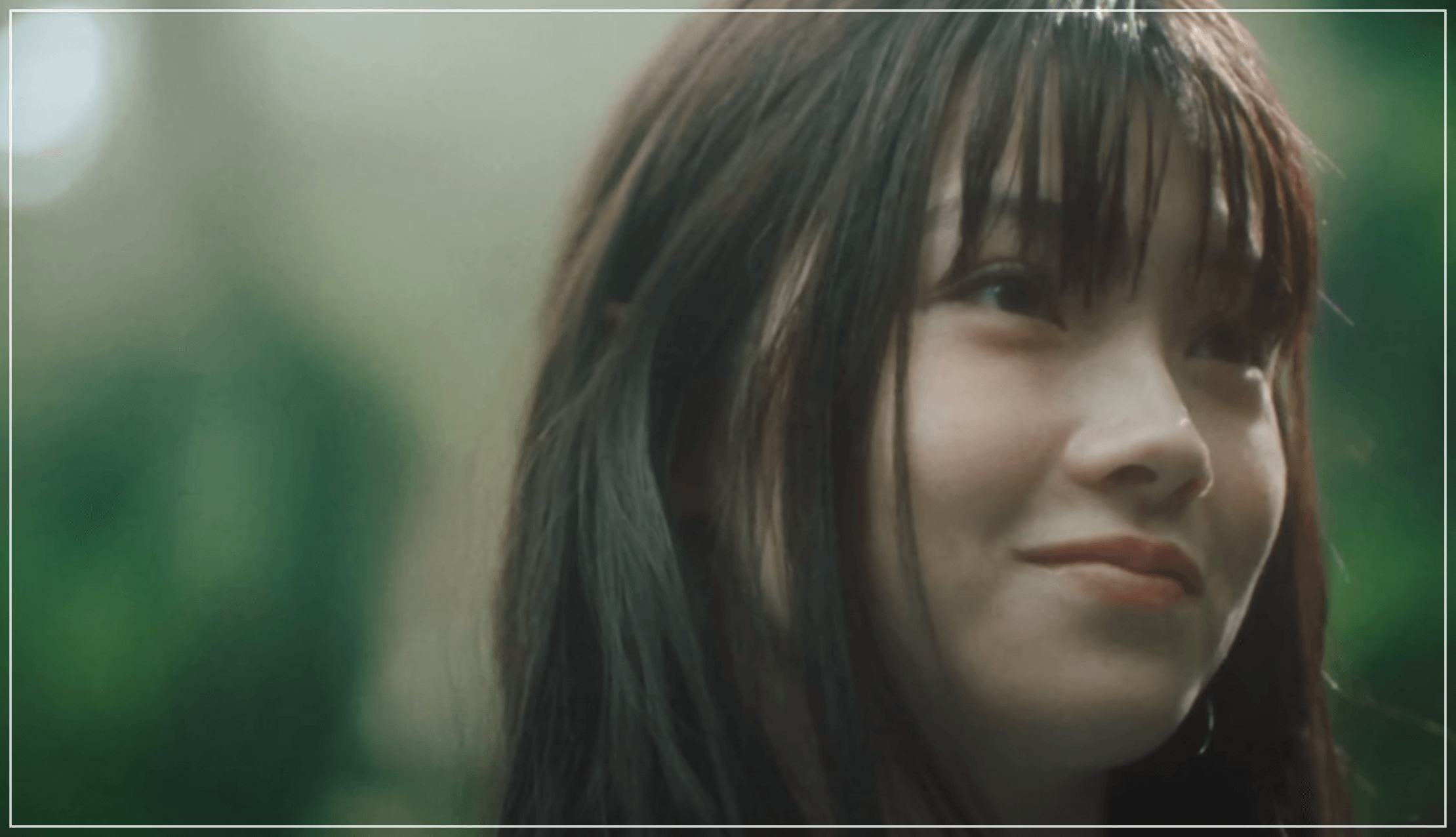 微笑む走馬灯MVに登場する女優の女の子